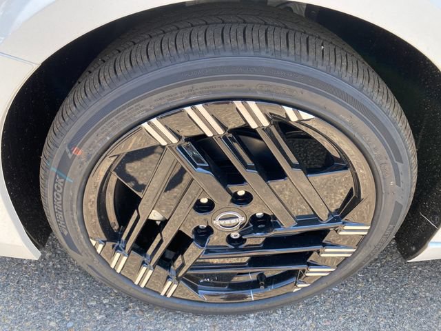 New 2026 Nissan Sentra SR w/ SR Premium Package FWD image 25