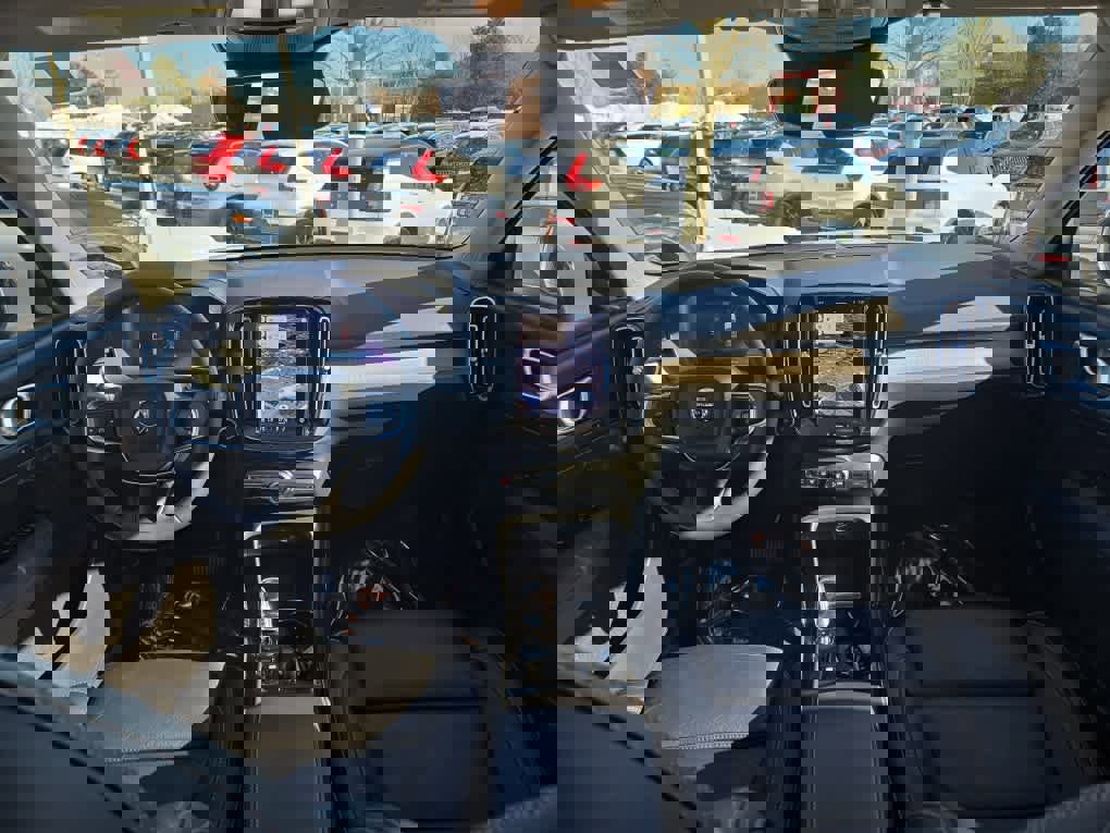 Used 2023 Volvo XC40 B5 Plus w/ Protection Package Premier image 10