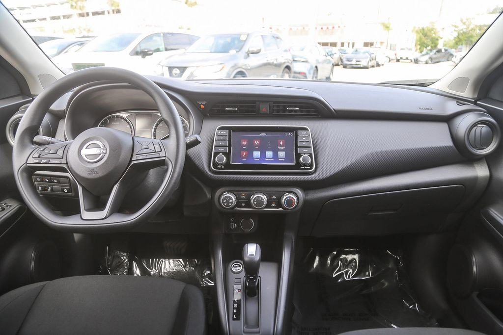 Certified 2025 Nissan Kicks Play S image 11