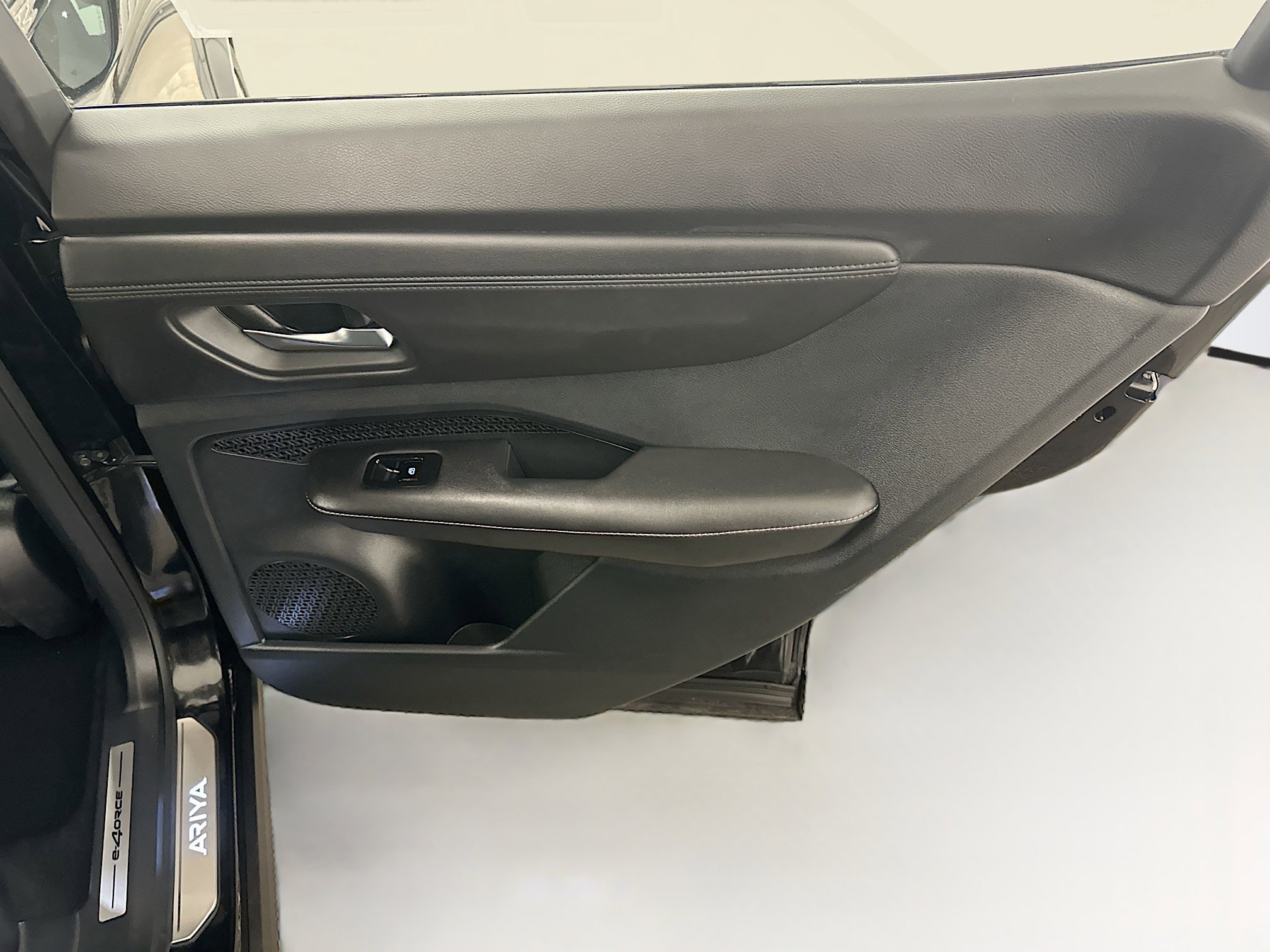 Used 2023 Nissan Ariya AWD image 30