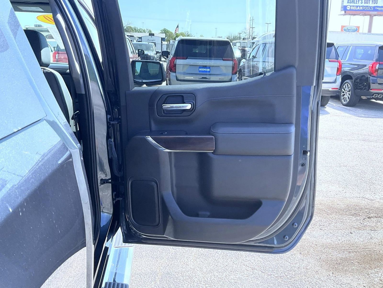 Used 2020 GMC Sierra 1500 SLT w/ SLT Premium Plus Package image 17