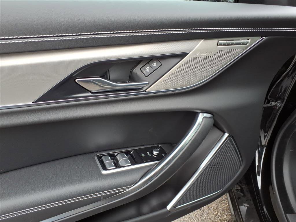 Used 2024 Jaguar XF R-Dynamic SE AWD/4WD image 14