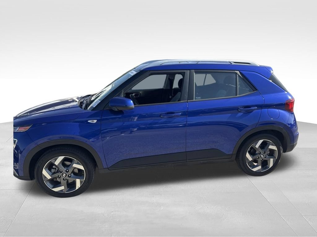 Used 2025 Hyundai Venue SEL FWD image 8