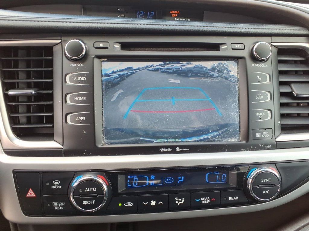 Used 2015 Toyota Highlander XLE FWD image 36