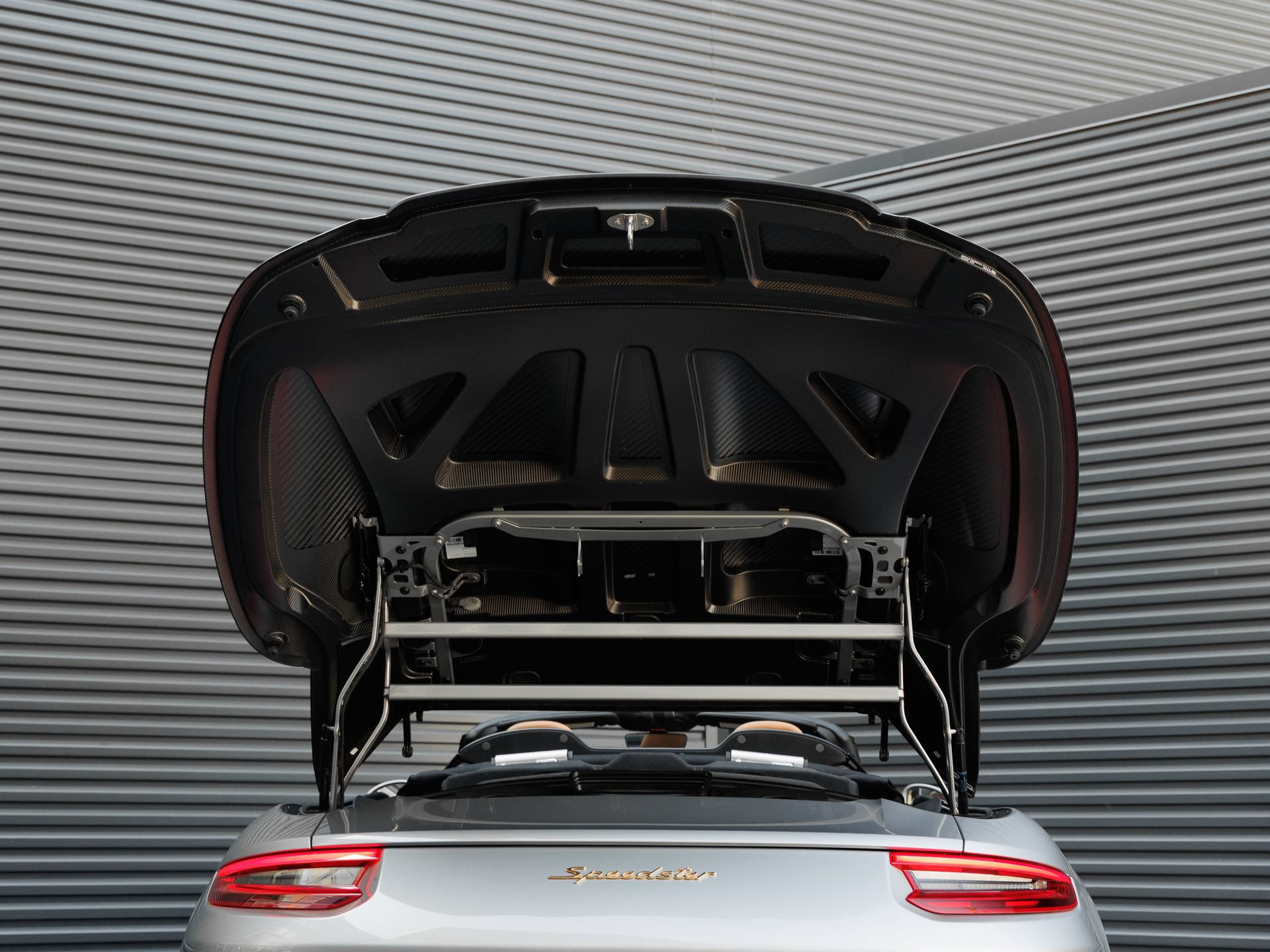 Certified 2019 Porsche 911 Speedster RWD image 32
