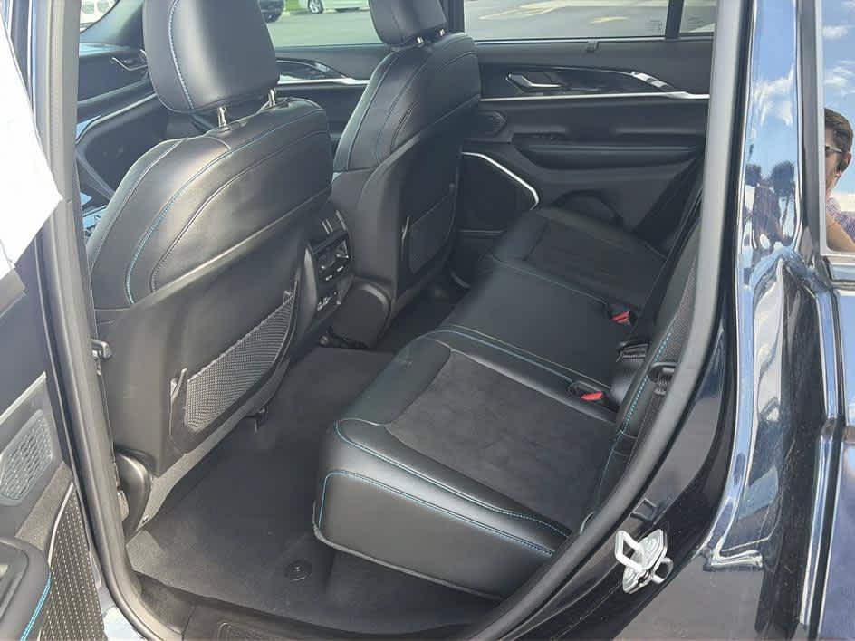 Used 2024 Jeep Grand Cherokee Trailhawk w/ Luxury Tech Group III AWD/4WD image 19
