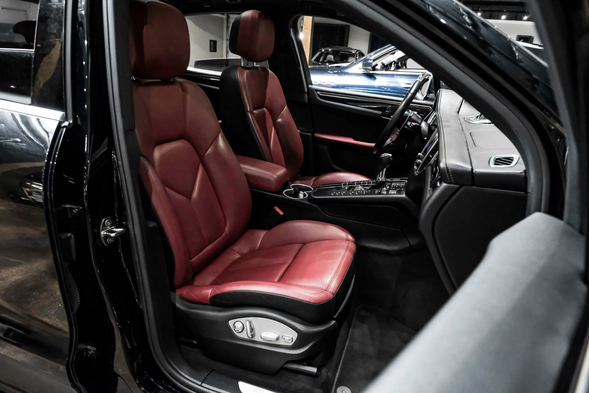 Used 2017 Porsche Macan S image 36