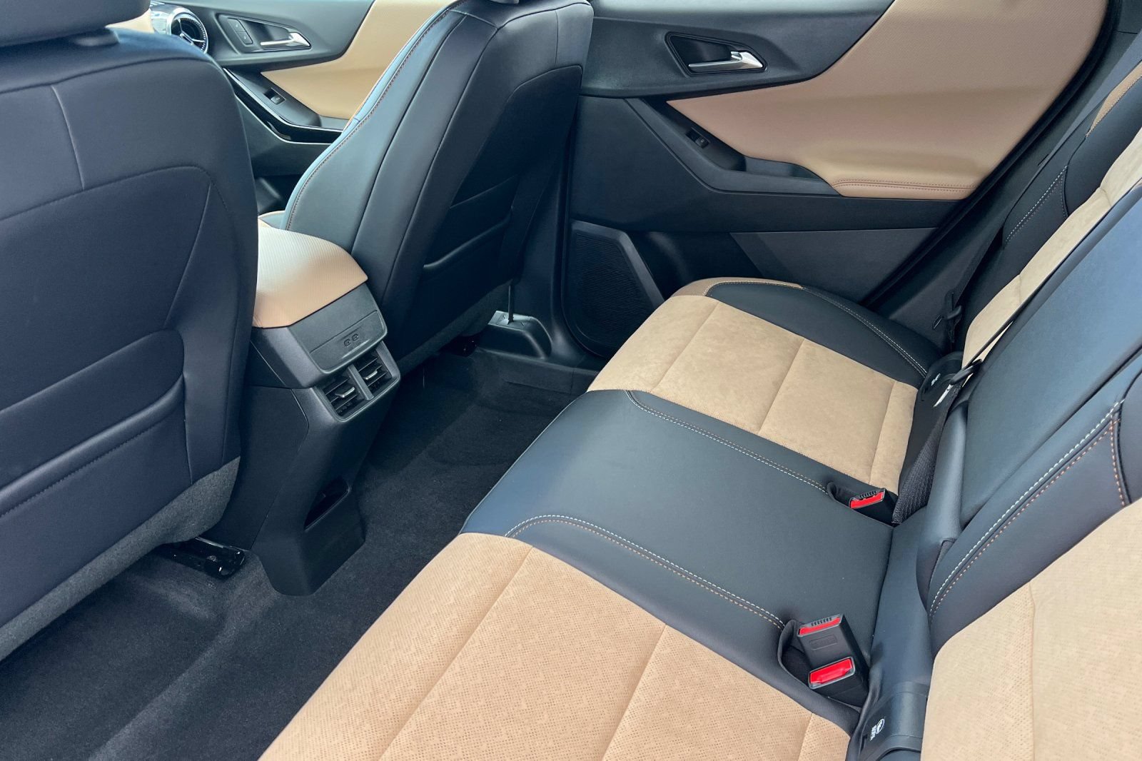 New 2026 Chevrolet Equinox ACTIV w/ Safety and Technology Package AWD/4WD image 9