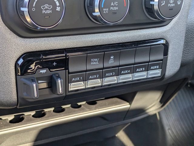 Used 2024 RAM 2500 Tradesman w/ Chrome Appearance Group image 23