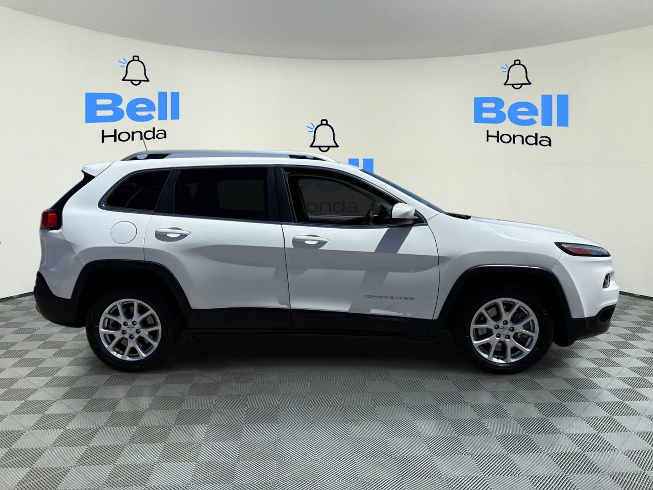 Used 2017 Jeep Cherokee Latitude w/ Comfort & Sound Group FWD image 5