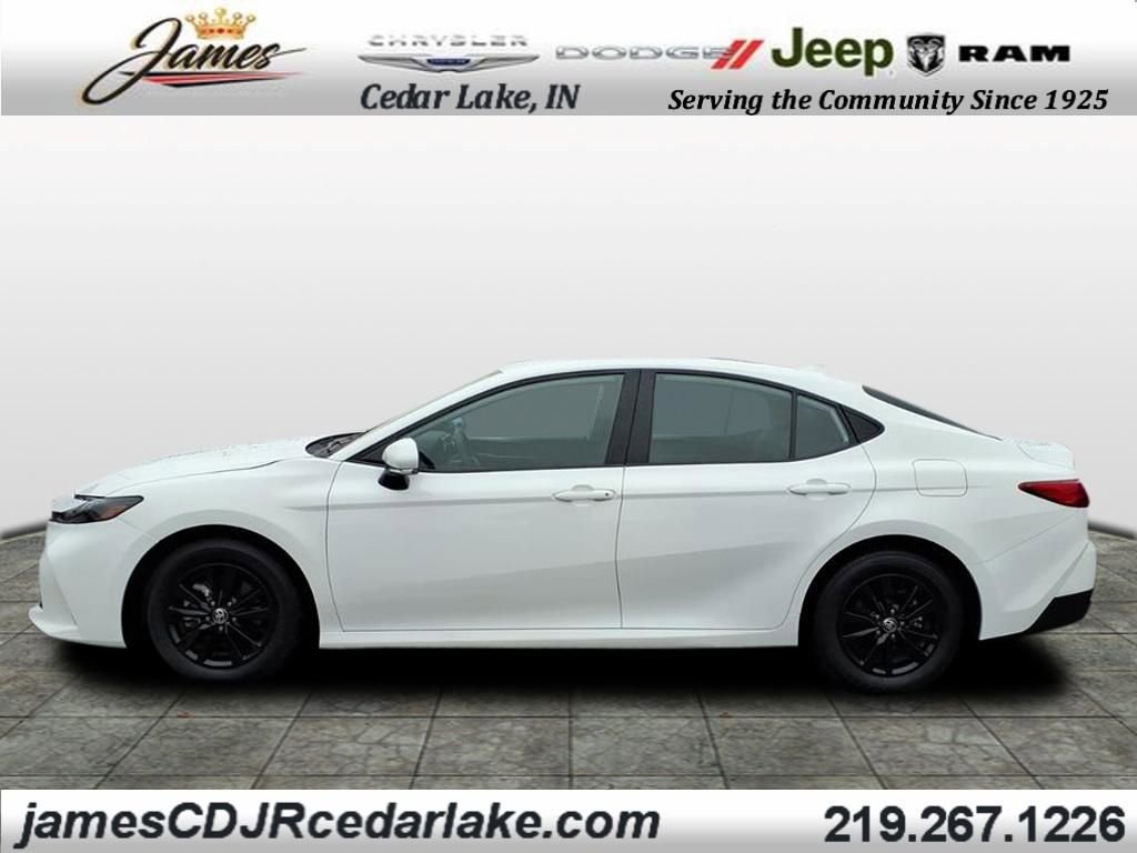 Used 2025 Toyota Camry LE image 2