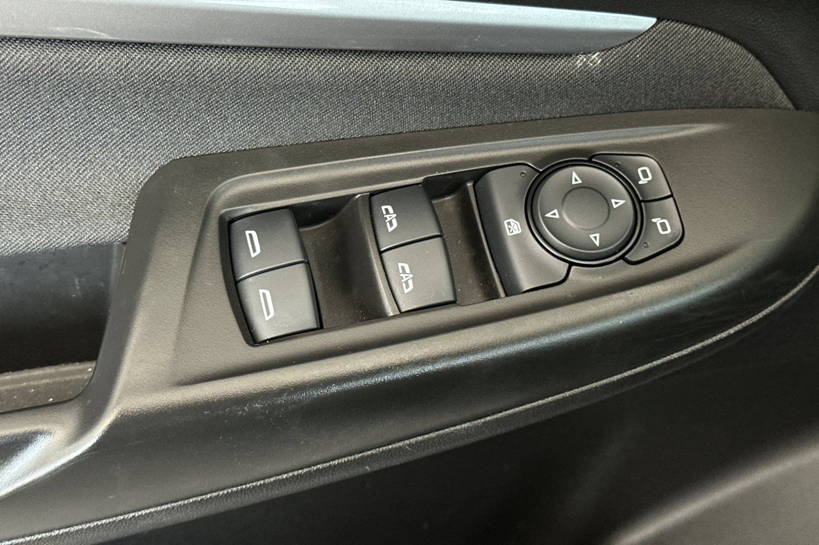 Used 2023 Chevrolet Bolt EUV LT FWD image 12