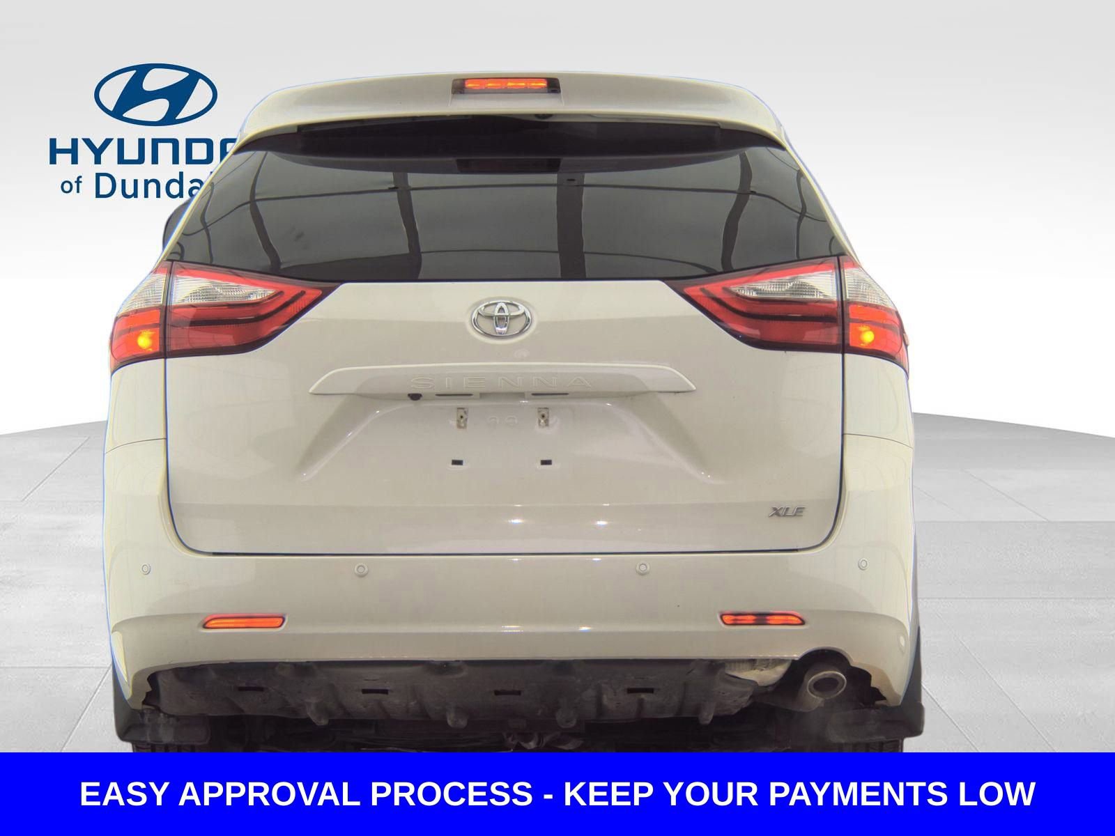 Used 2017 Toyota Sienna XLE Premium image 10