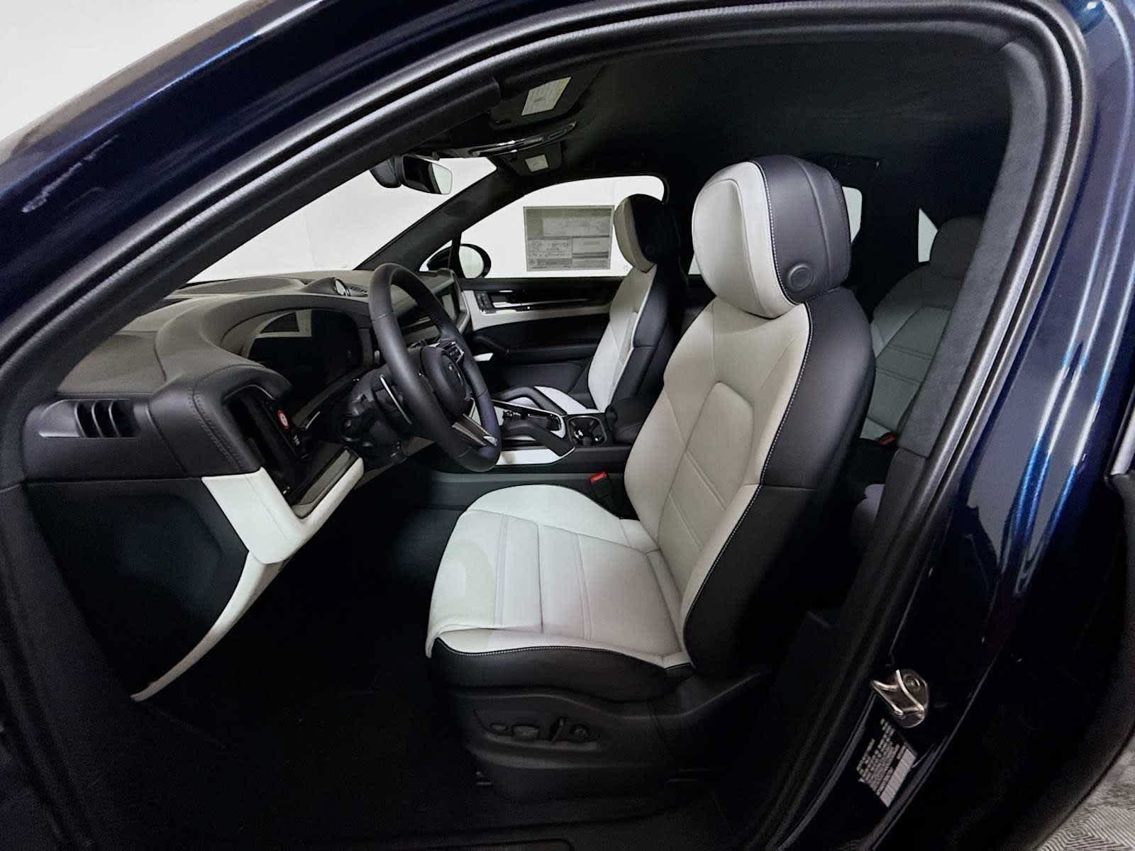 New 2025 Porsche Cayenne Turbo AWD/4WD image 5