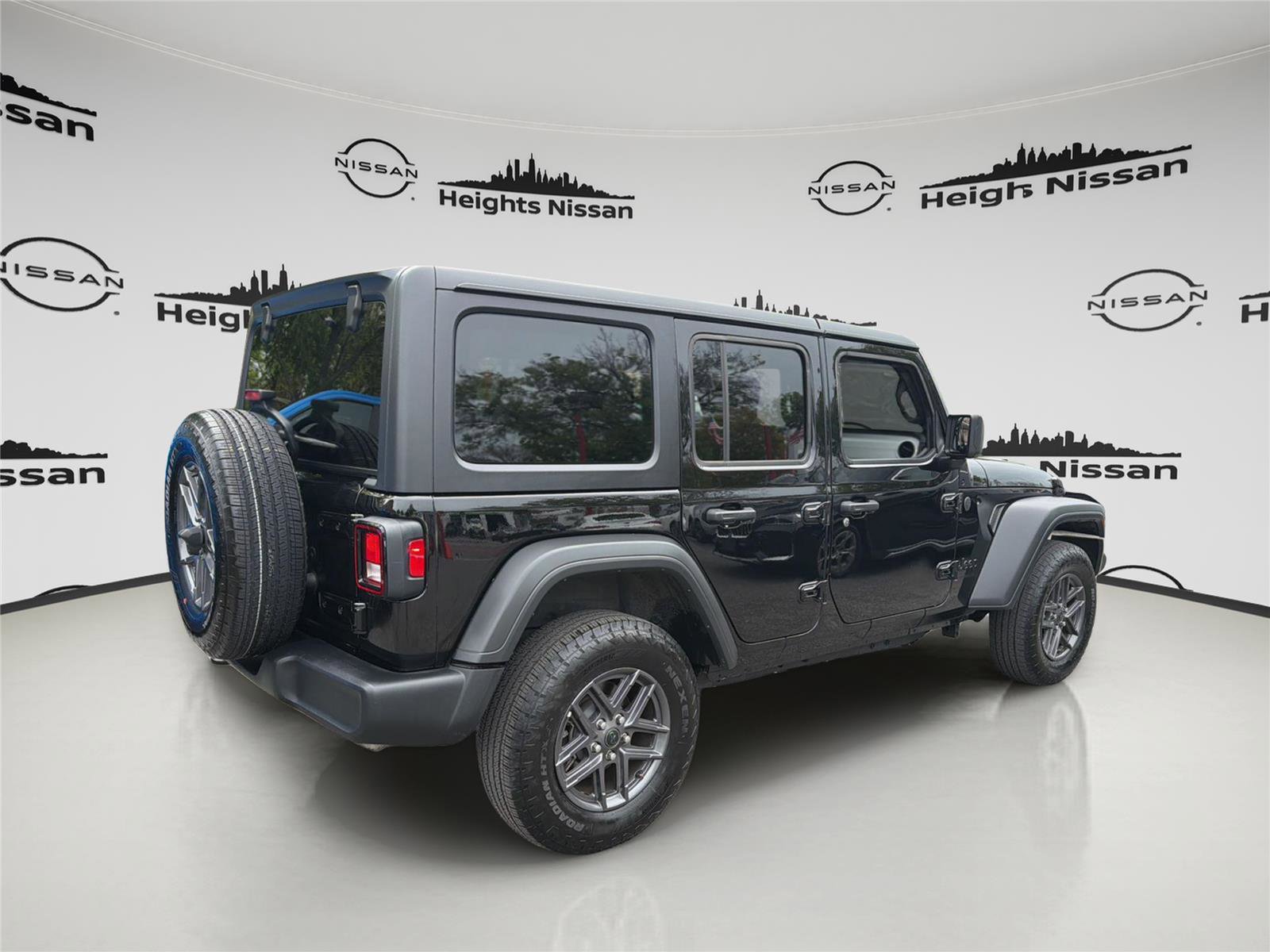 Used 2025 Jeep Wrangler Sport S AWD/4WD image 4