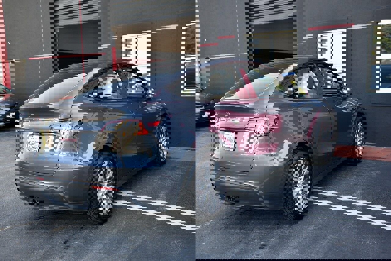 Used 2021 Tesla Model Y Long Range image 6