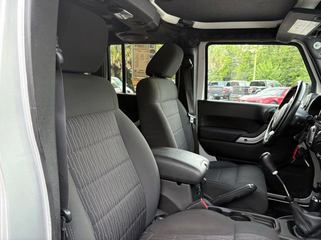 Used 2012 Jeep Wrangler Unlimited Sahara w/ Connectivity Group AWD/4WD image 25