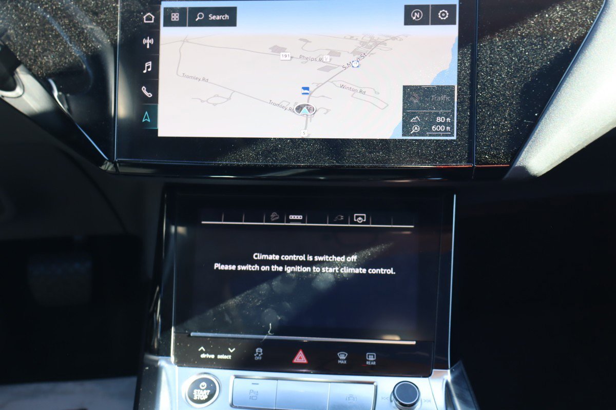 Used 2021 Audi e-tron Premium Plus w/ Premium Plus Package AWD/4WD image 11