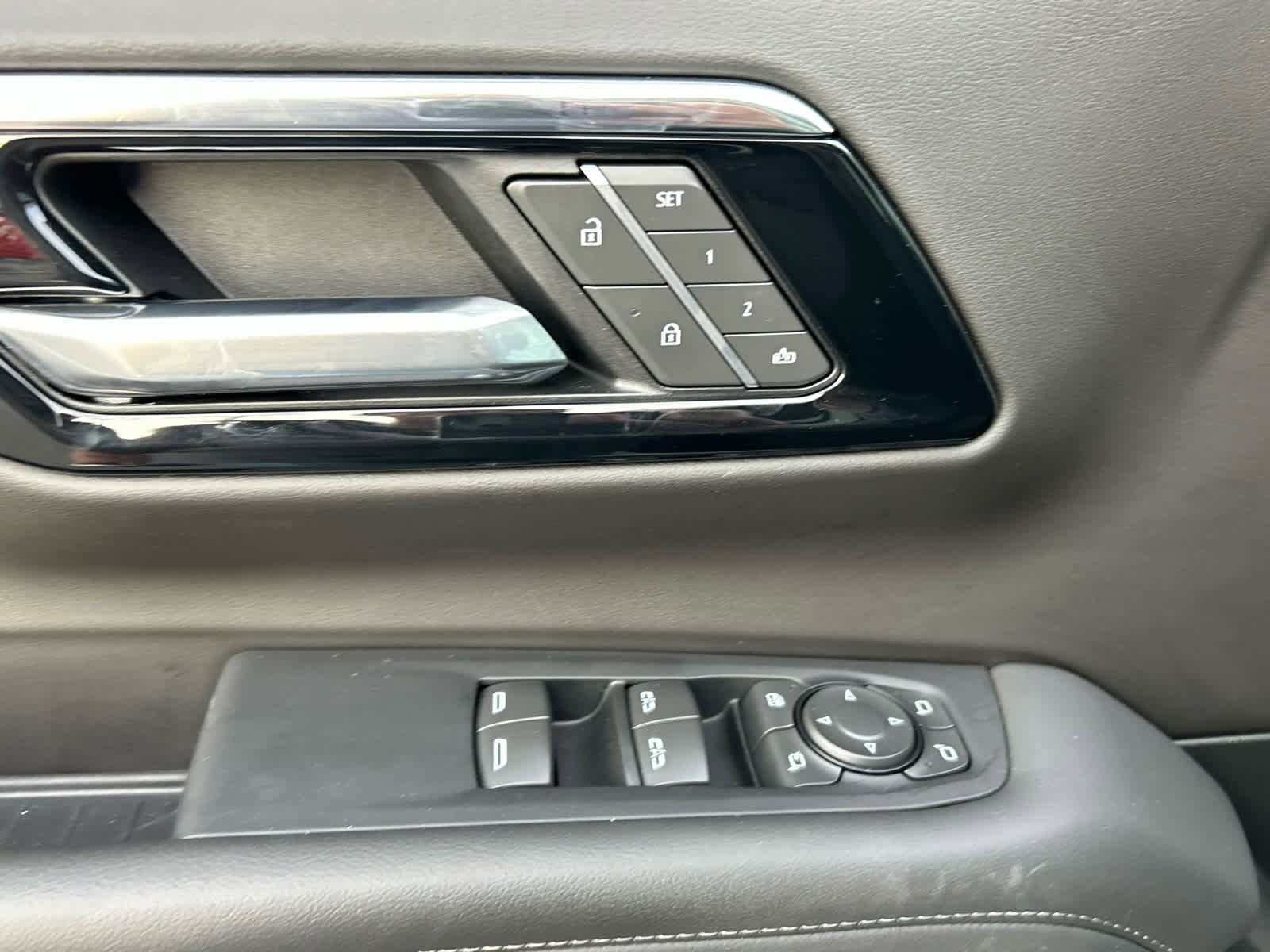 Used 2025 Chevrolet Suburban Z71 w/ Z71 Off-Road Package image 32