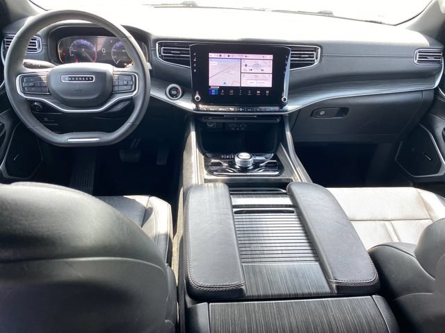 Used 2023 Jeep Wagoneer Series III w/ Preferred Equipment Group AWD/4WD image 5