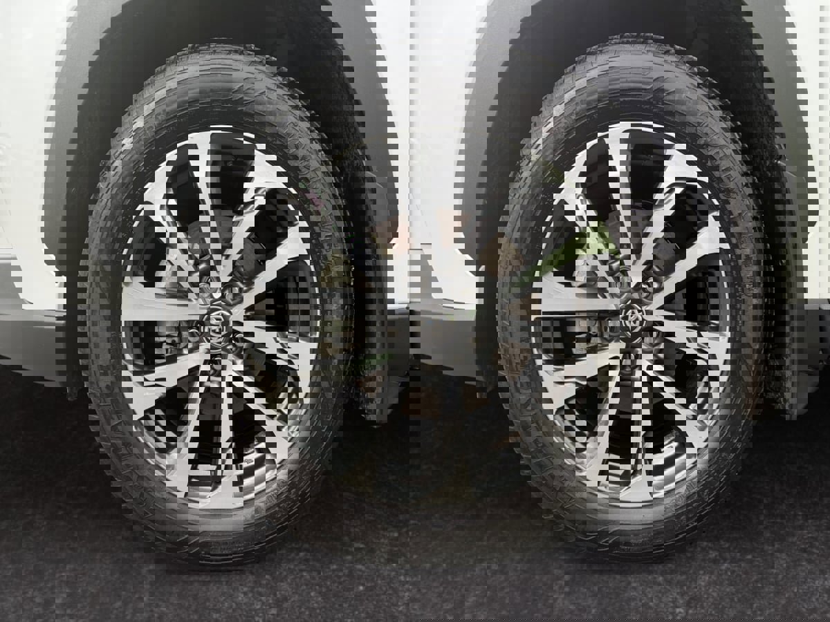 Used 2024 Toyota Corolla Cross XLE image 10