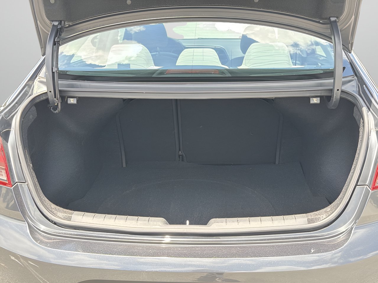 Used 2020 Hyundai Elantra SE FWD image 8
