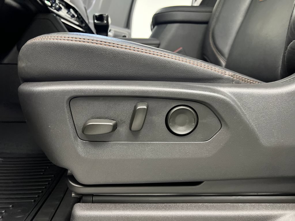 Used 2025 GMC Sierra 1500 AT4 AWD/4WD image 13