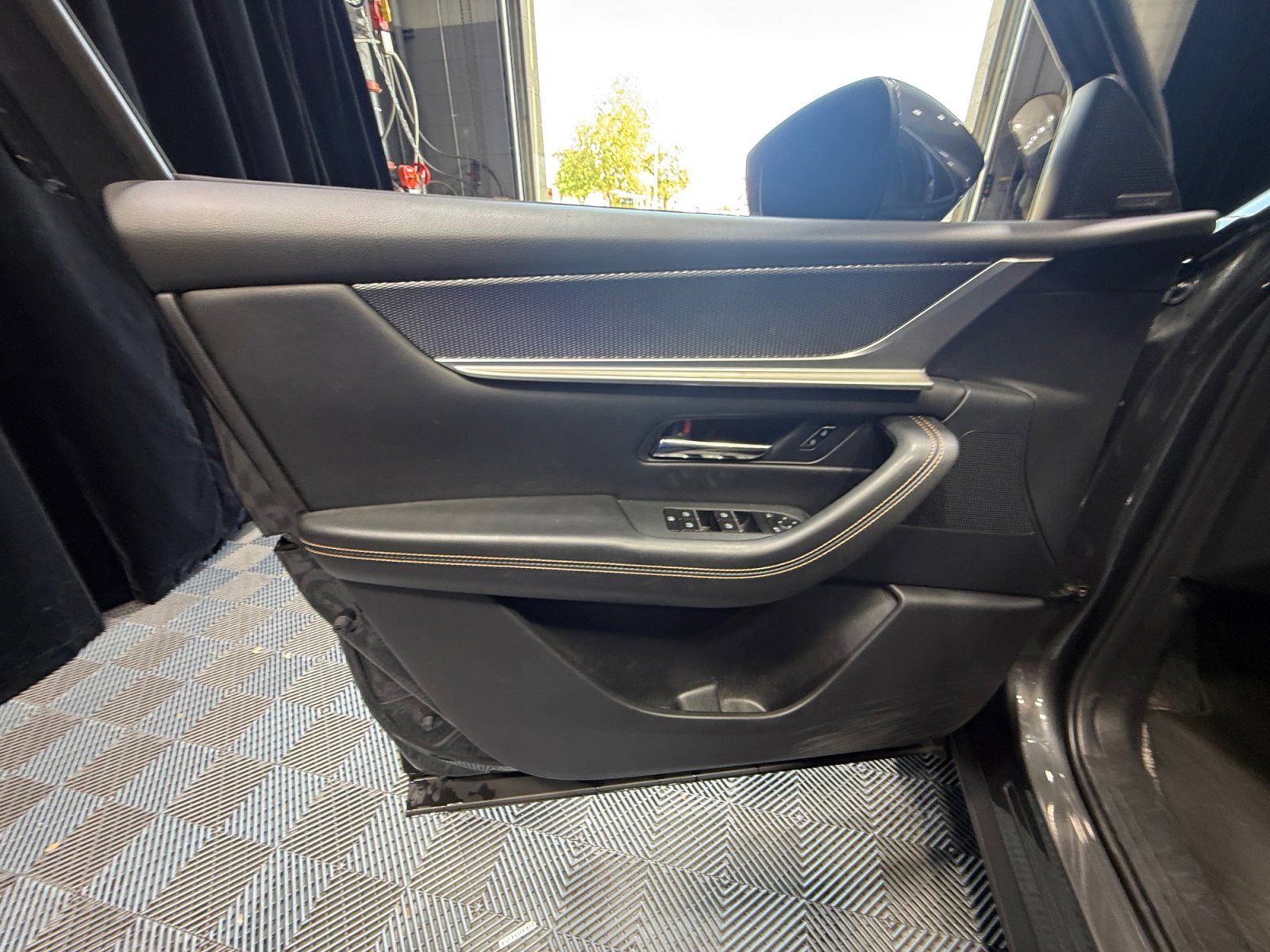 Used 2024 MAZDA CX-90 Plug-In Hybrid w/ Premium Pkg image 13