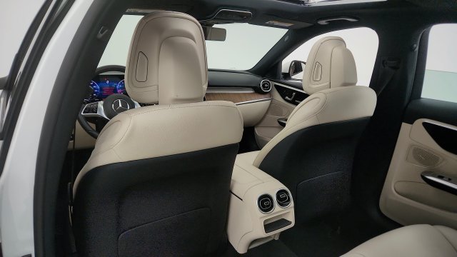 Used 2025 Mercedes-Benz C 300 Sedan image 47