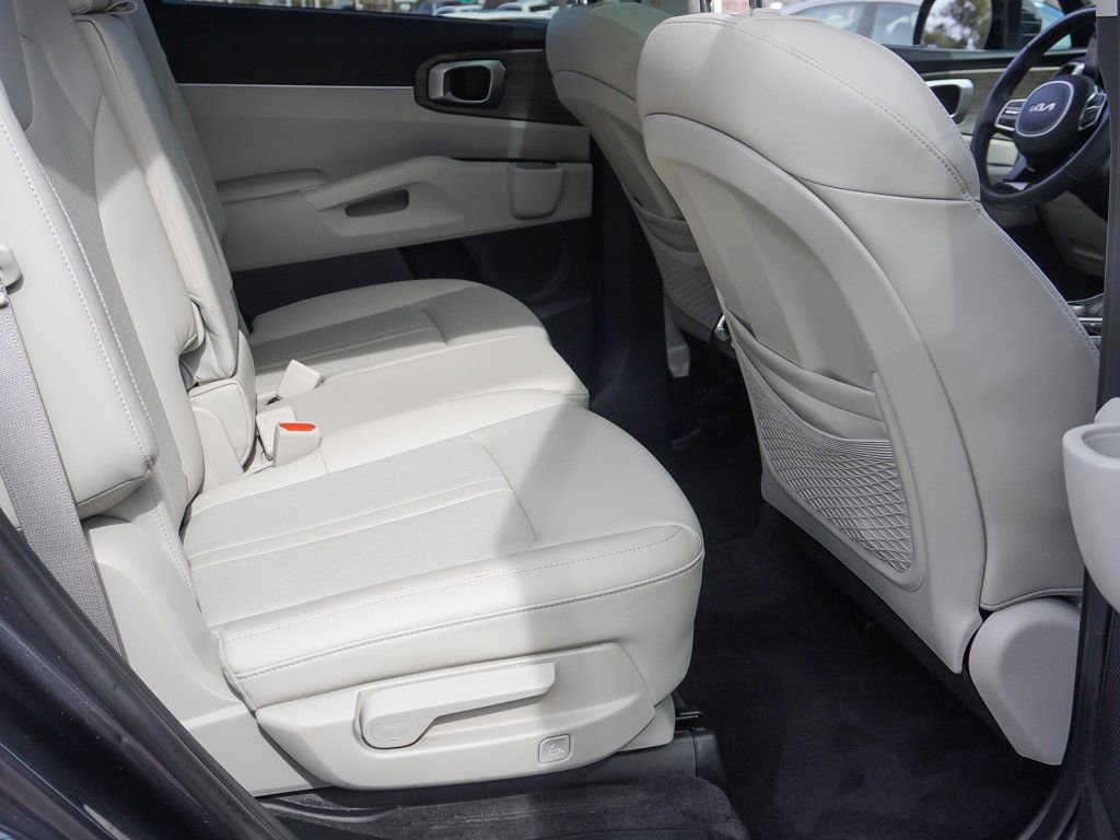 Used 2022 Kia Sorento S w/ Panoramic Sunroof Package image 32