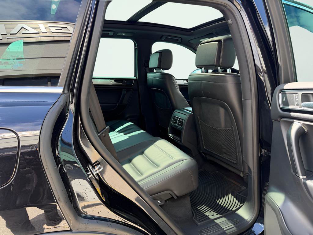 Used 2017 Volkswagen Touareg Wolfsburg Edition image 27