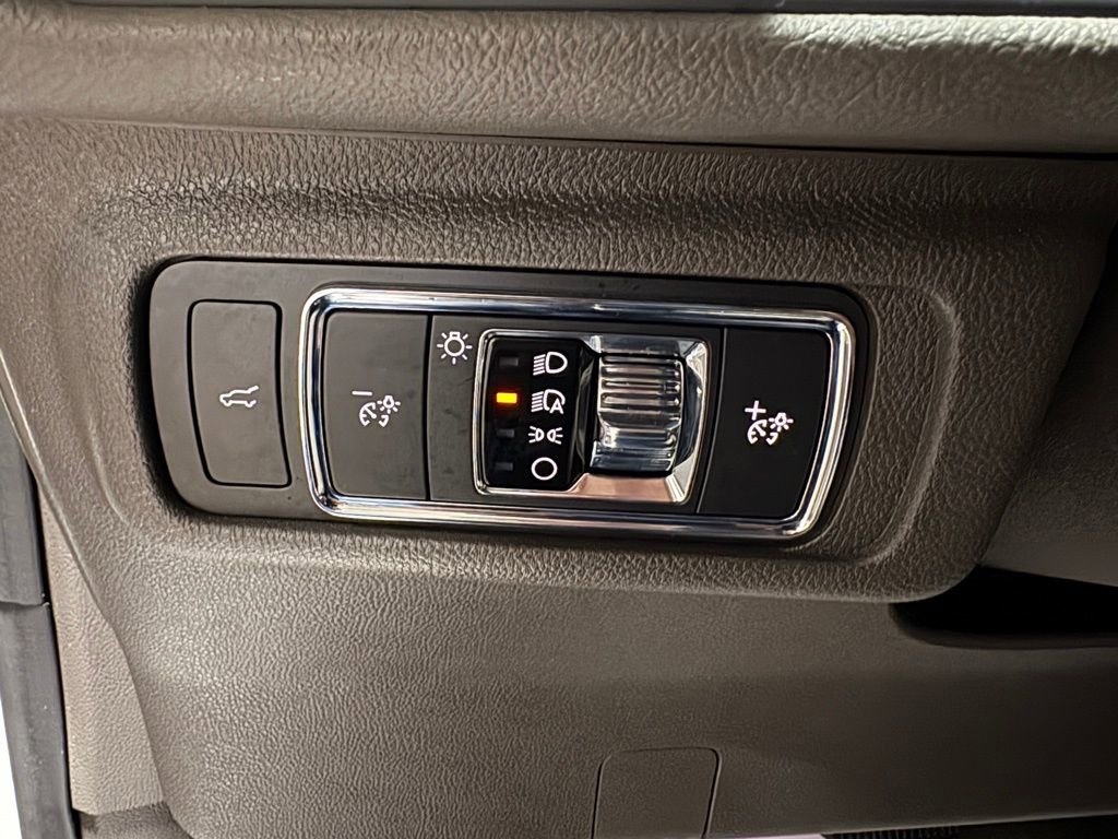 Used 2022 Lincoln Corsair Reserve w/ Equipment Group 201A image 16