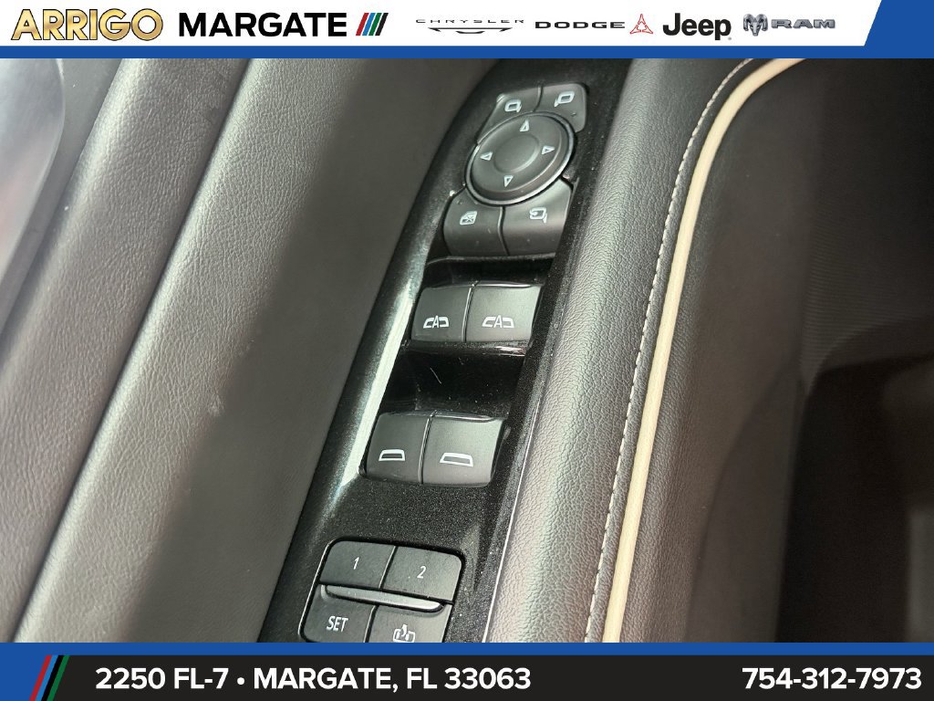 Used 2023 Cadillac Escalade ESV Luxury RWD image 36
