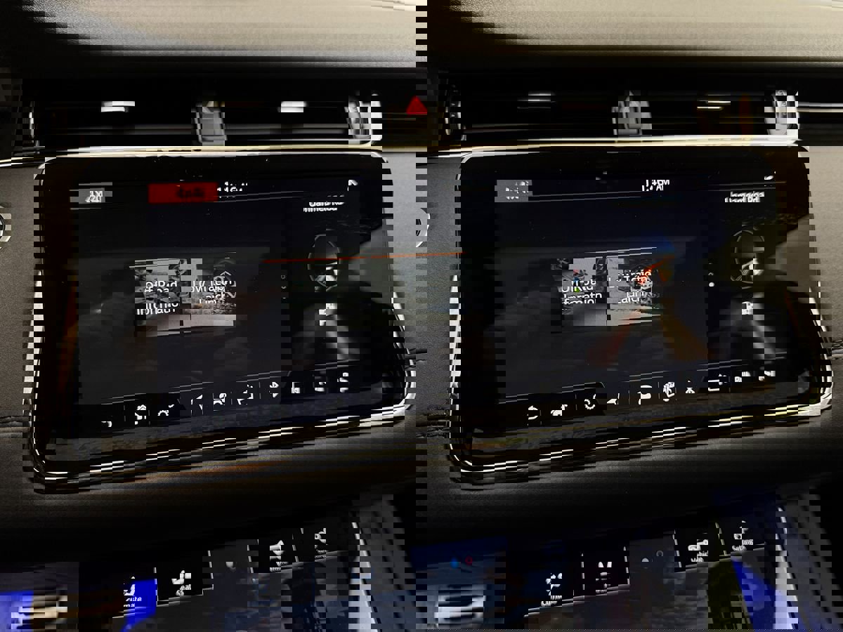 Used 2020 Land Rover Range Rover Evoque R-Dynamic SE image 26