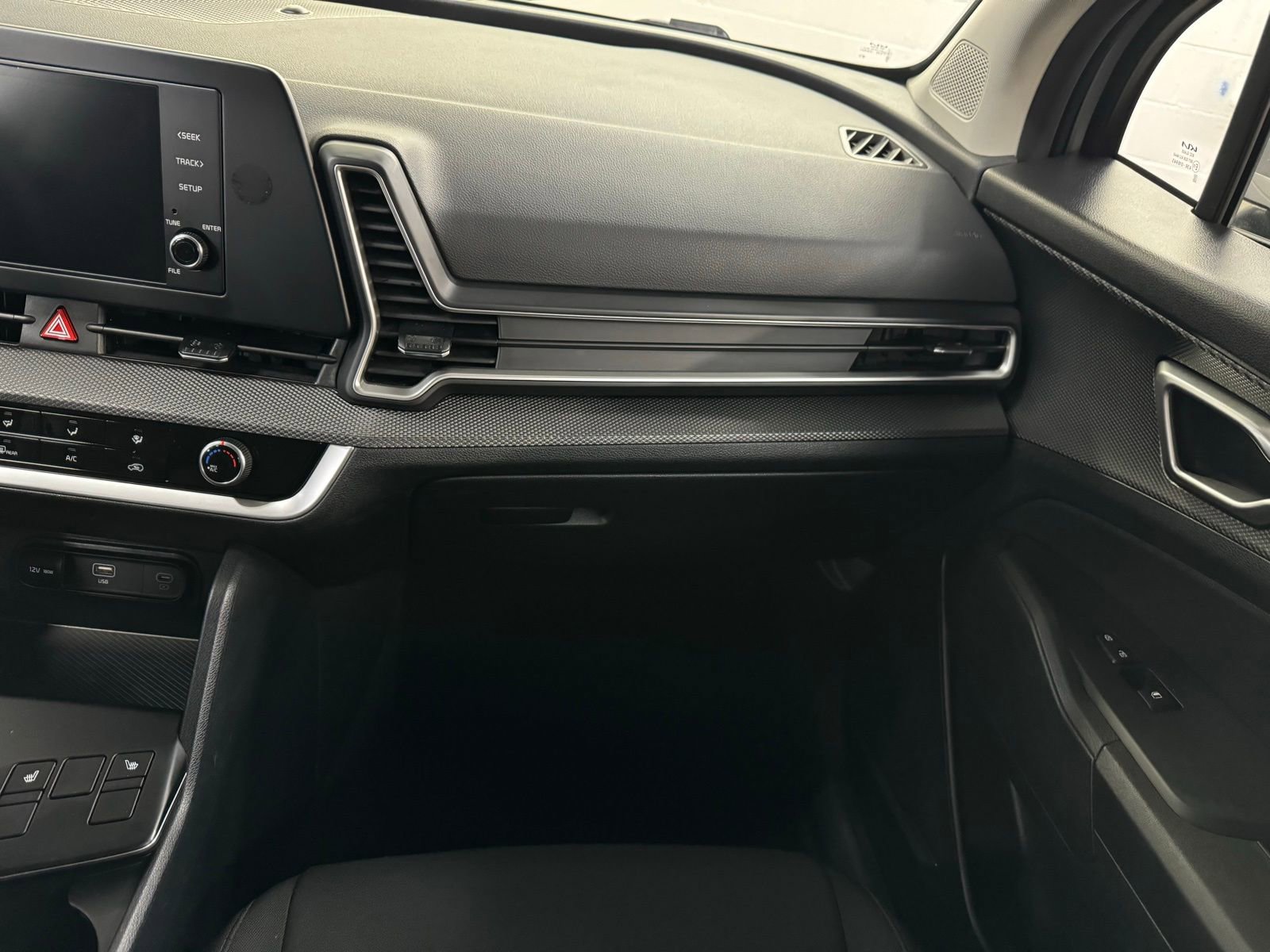 Used 2024 Kia Sportage LX image 15