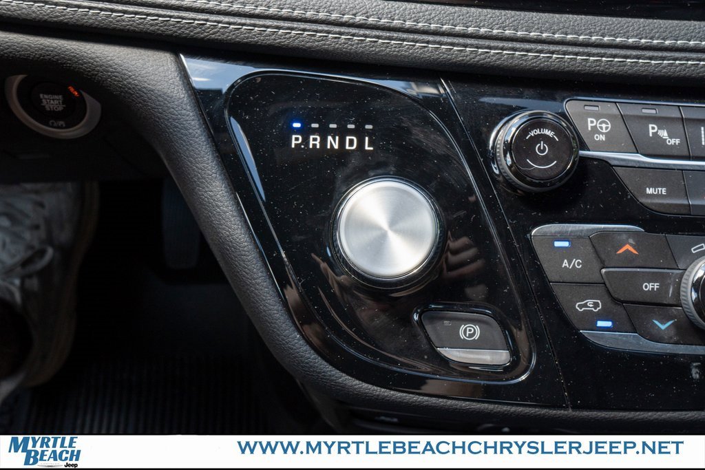 New 2025 Chrysler Pacifica Select w/ Uconnect Theater Family Group image 24