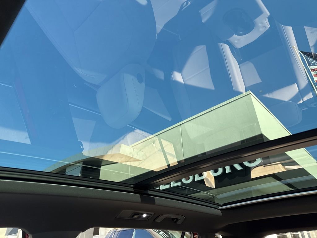 Used 2018 Volkswagen Tiguan SEL image 42