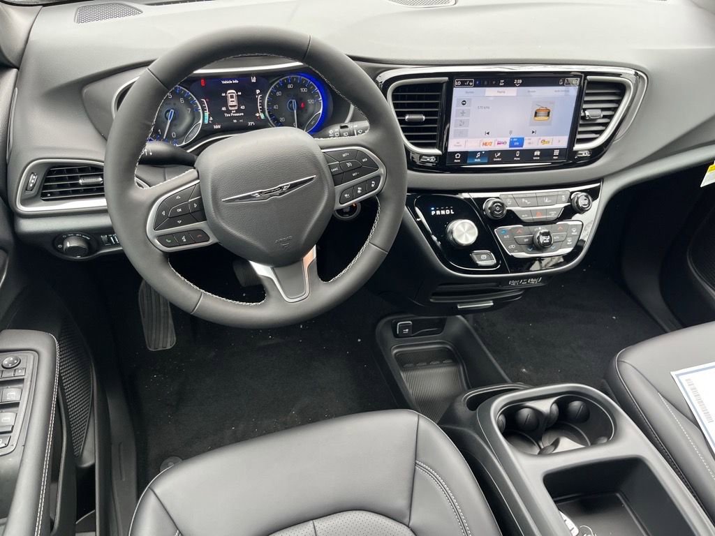 New 2025 Chrysler Voyager LX image 10