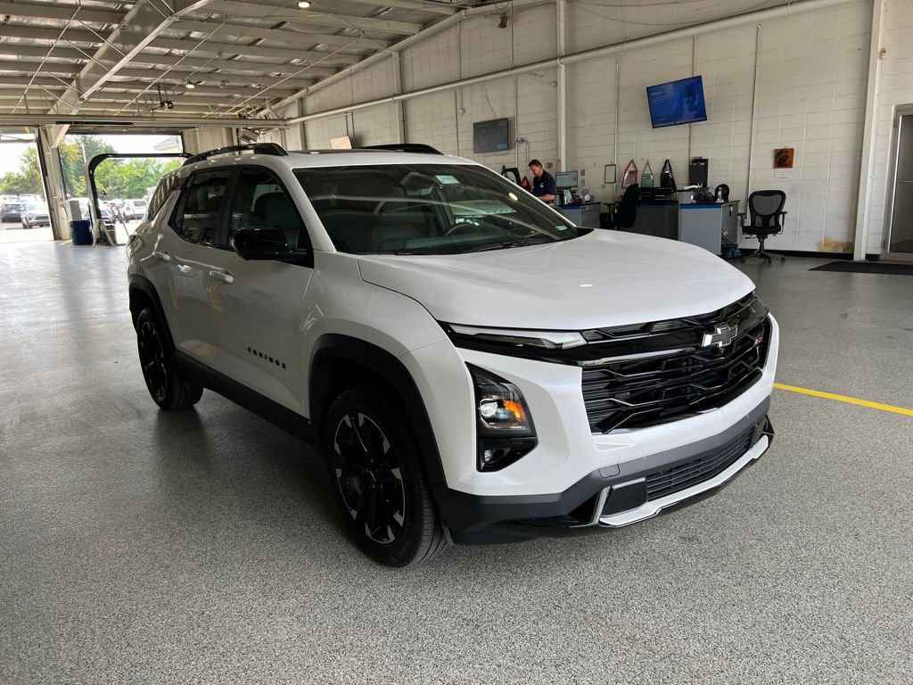 Used 2025 Chevrolet Equinox RS w/ Safety and Technology Package AWD/4WD image 2