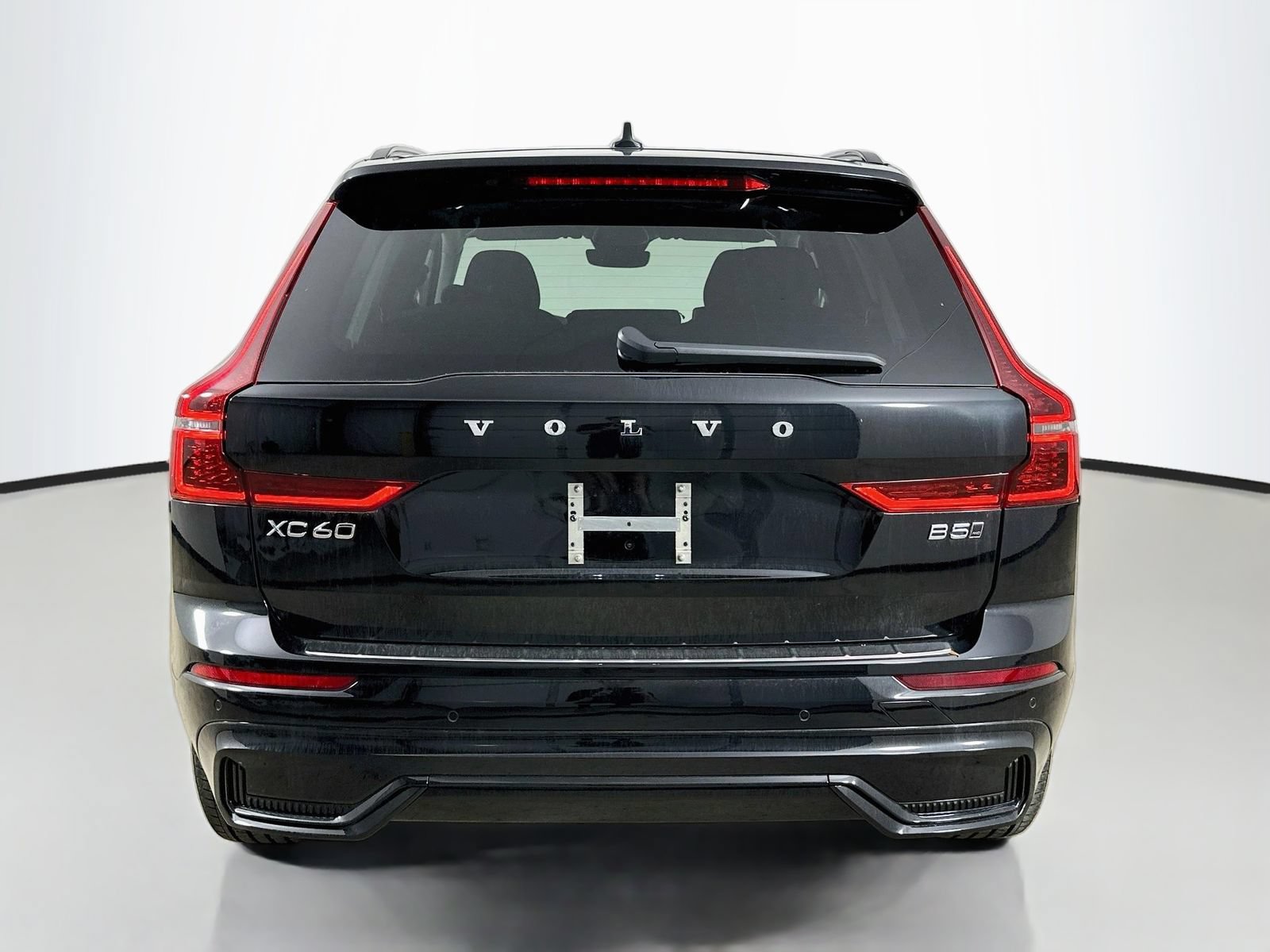New 2026 Volvo XC60 B5 Plus w/ Protection Package Premier AWD/4WD image 6