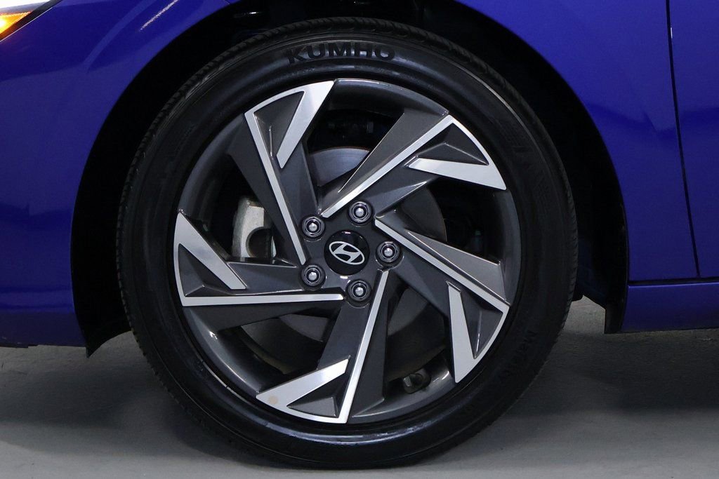 Used 2024 Hyundai Elantra Limited image 33