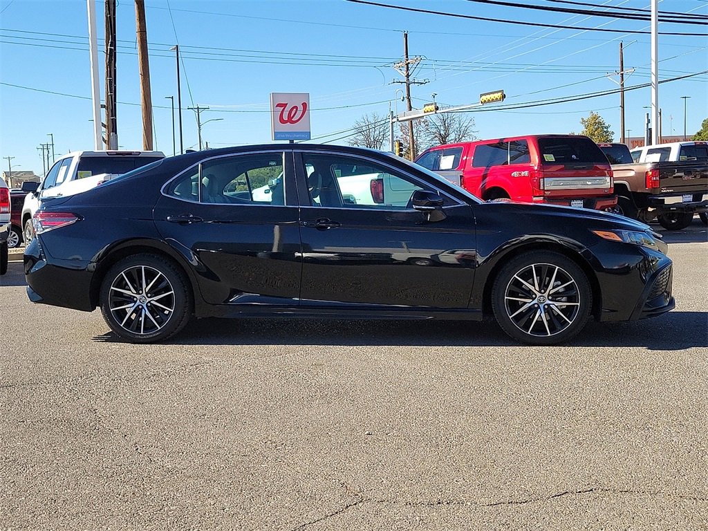 Used 2024 Toyota Camry SE image 12