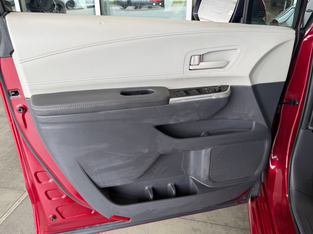 Certified 2022 Toyota Sienna LE AWD/4WD image 19