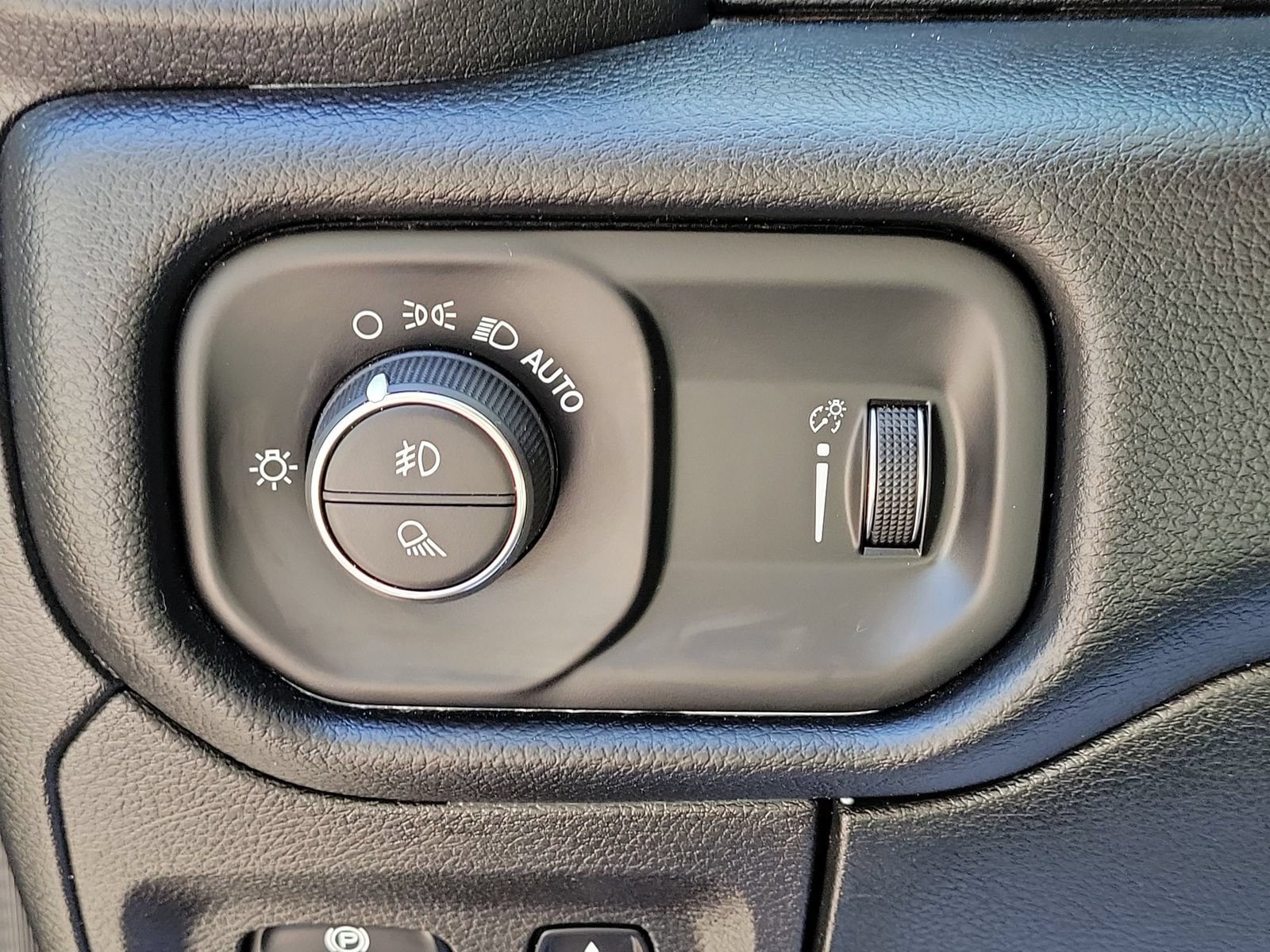 Used 2020 RAM 1500 Big Horn AWD/4WD image 15