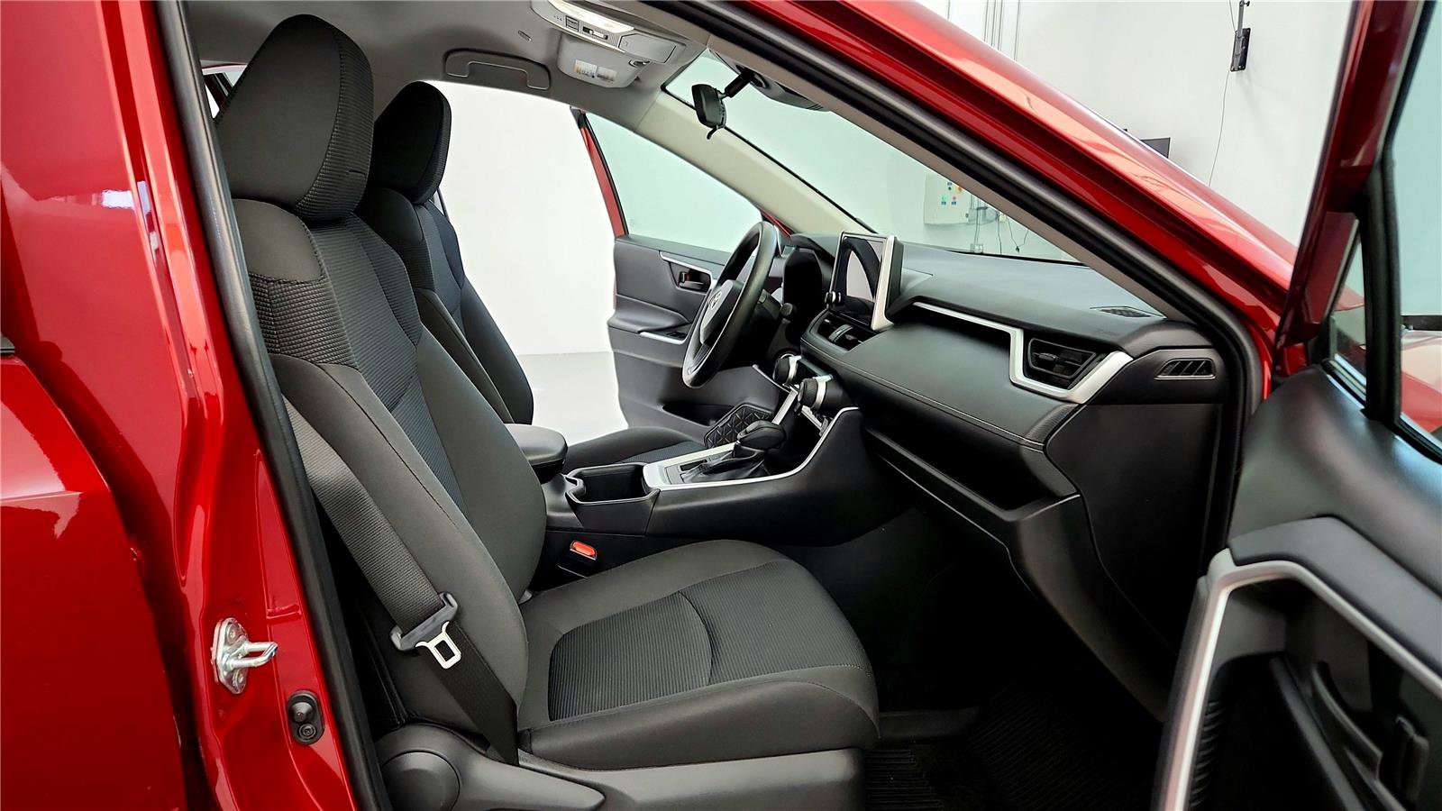 Used 2024 Toyota RAV4 LE image 17