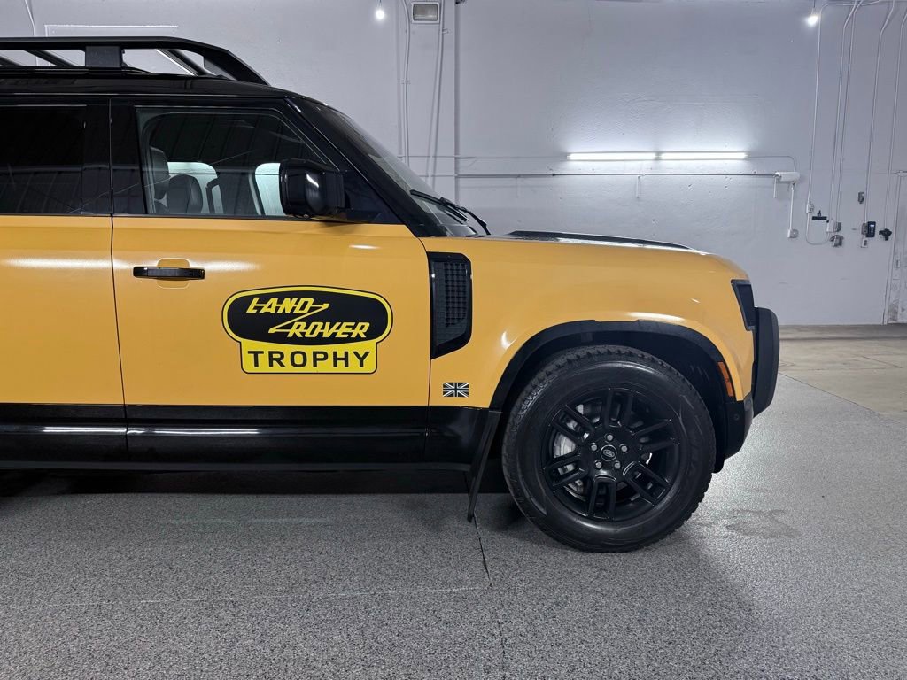 Used 2022 Land Rover Defender 110 X-Dynamic SE image 4