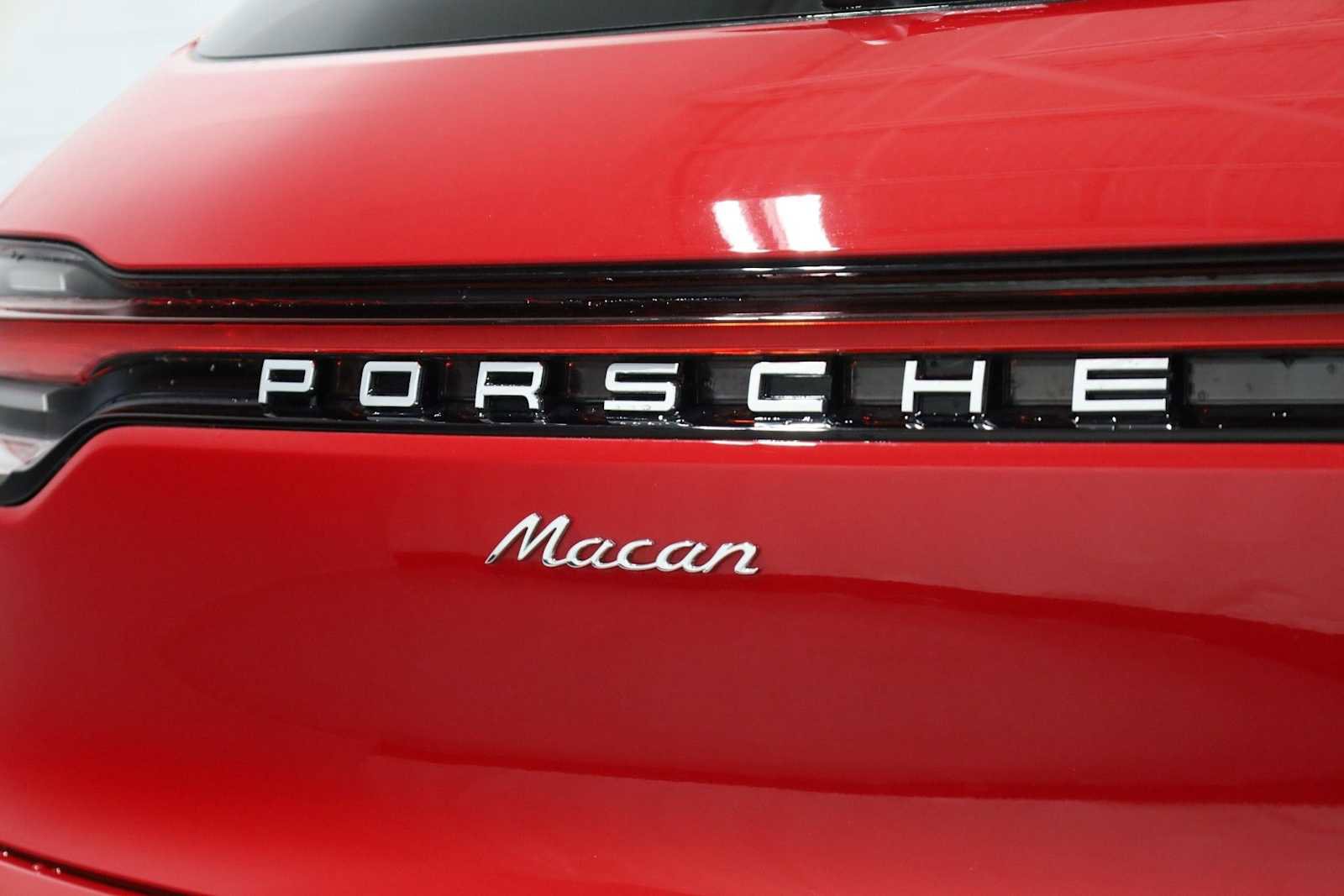 Certified 2025 Porsche Macan image 8
