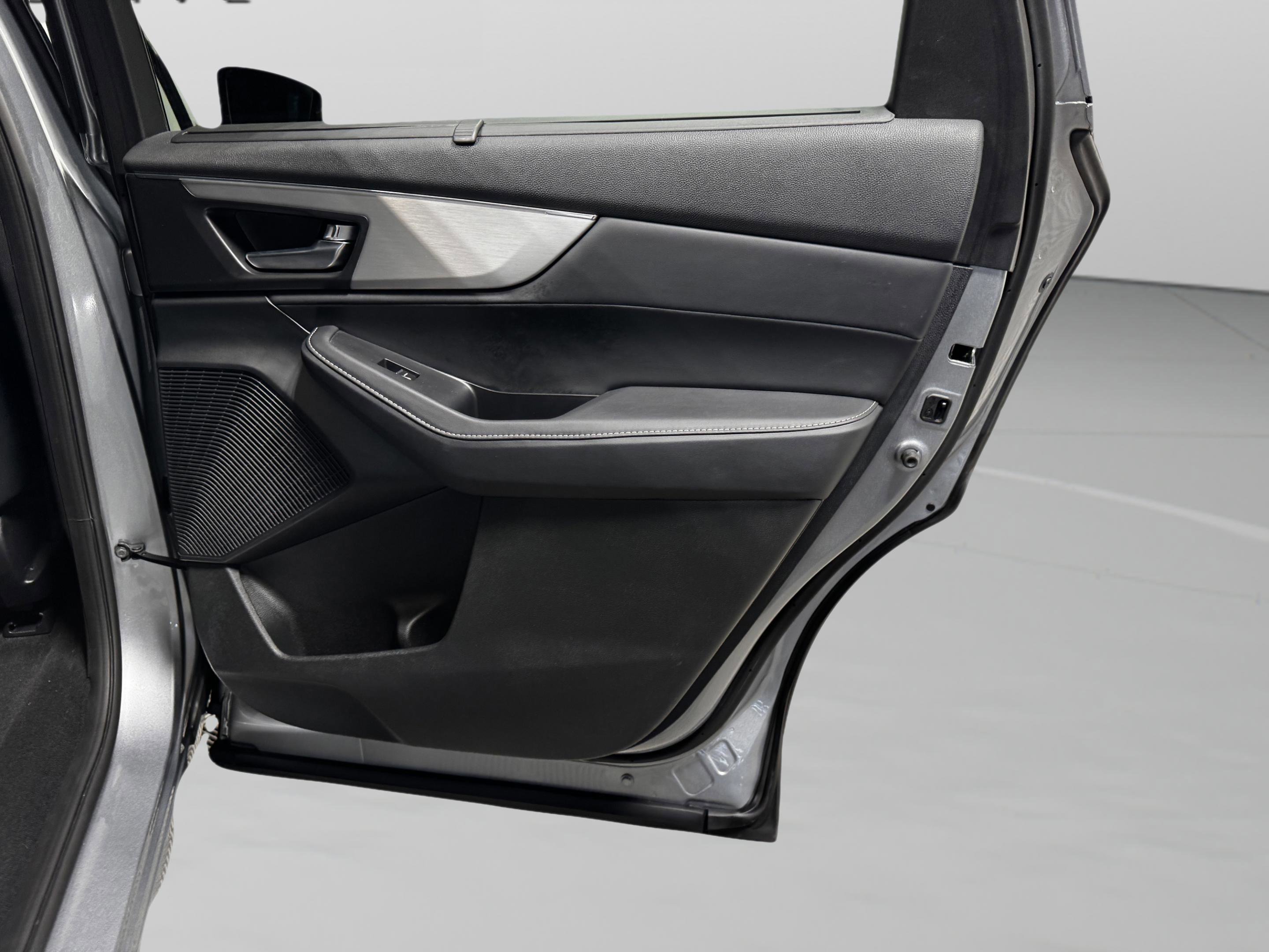 Certified 2023 Acura MDX FWD w/ Technology Package image 20