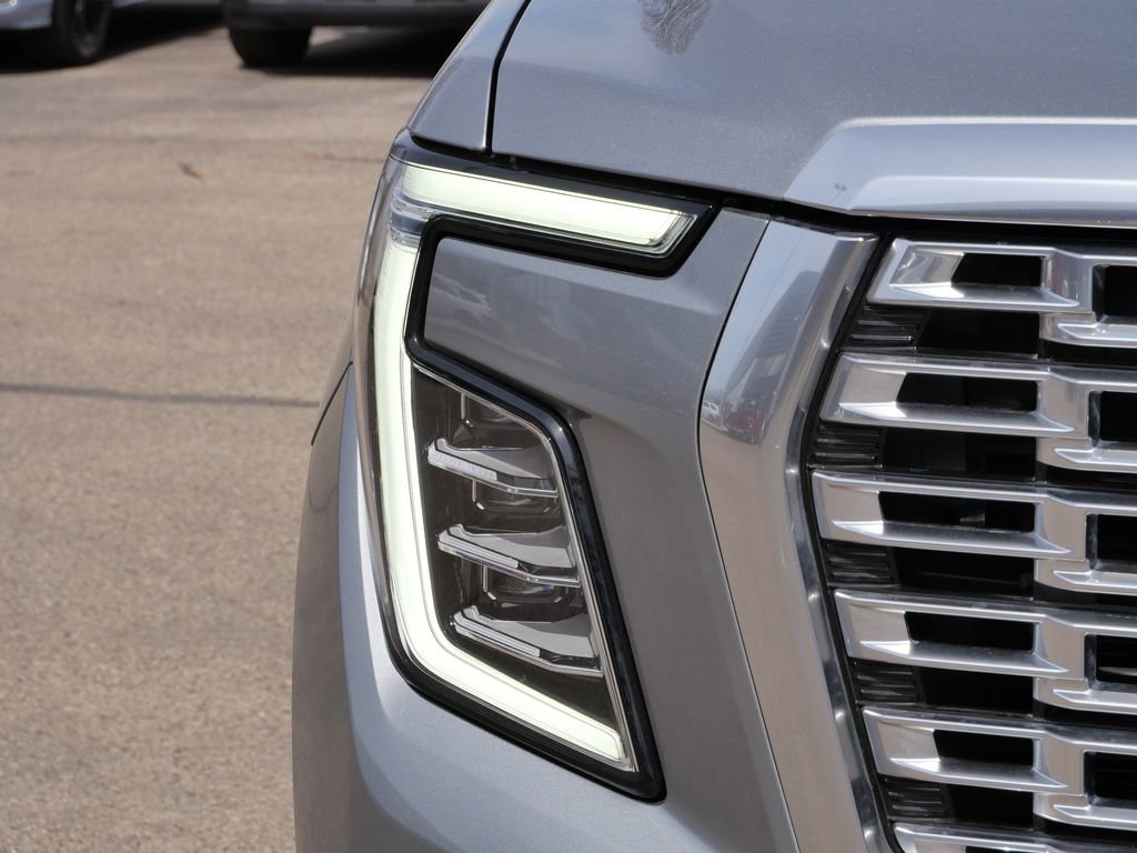 Used 2025 GMC Yukon Denali w/ Sun & Power Step Package AWD/4WD image 3