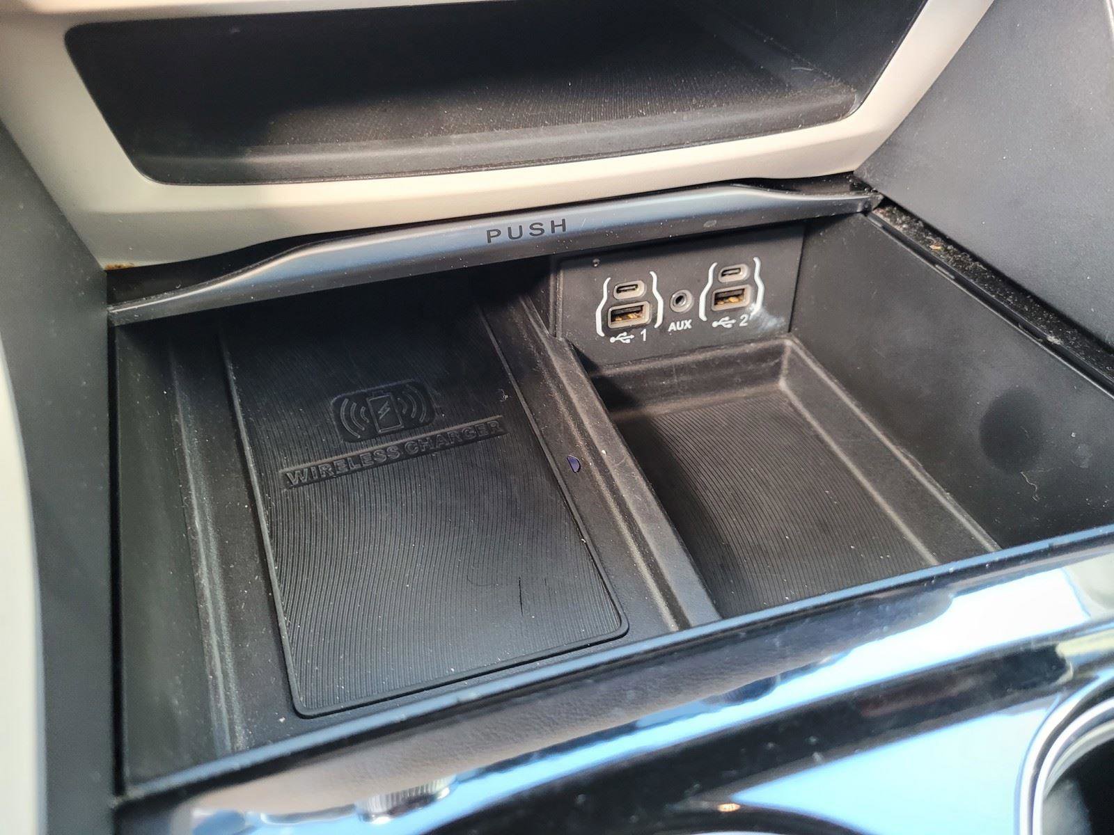 Used 2023 Chrysler Pacifica Limited image 29